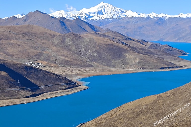 Beautiful Yamdrok Lake View from No.1 Viewing Deck Beautiful Yamdrok Lake View from No.1 Viewing Deck