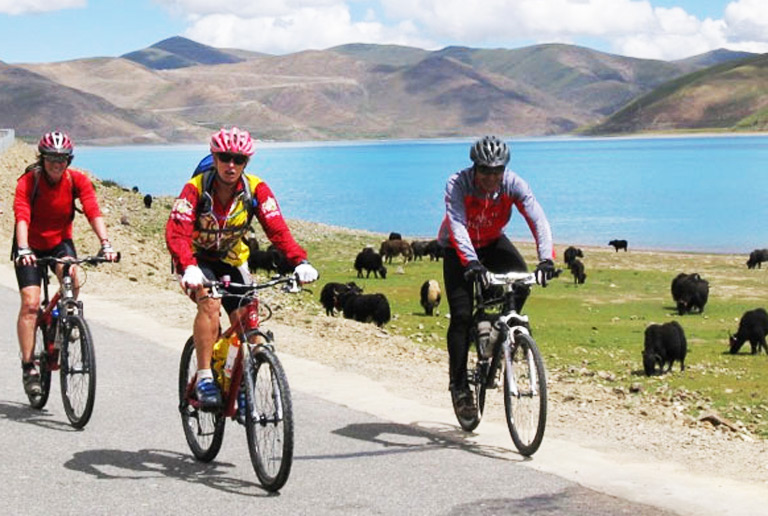 Cycling from Lhasa to Kathmandu