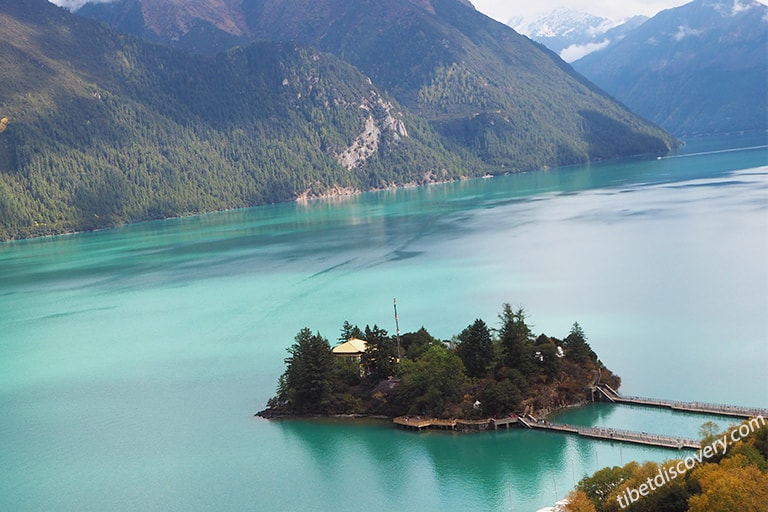 Central Island in Basum-tso Lake Central Island in Basum-tso Lake