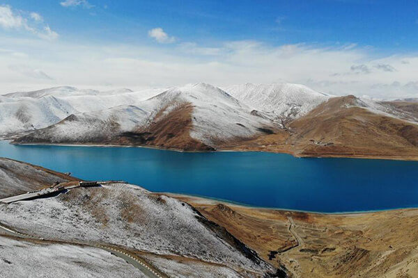 Beautiful Yamdrok Lake on Way to Everest from Lhasa