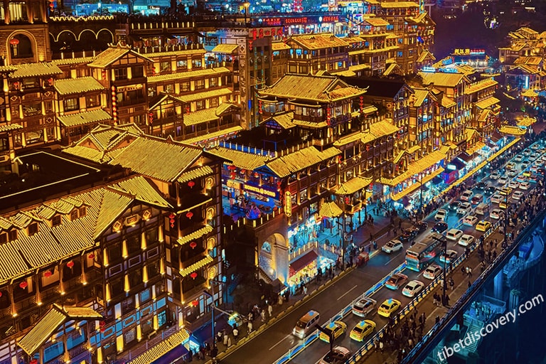 The dazzling night view of Hongya Cave The dazzling night view of Hongya Cave