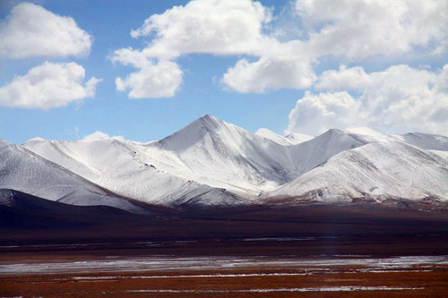 snow-capped Tanggula Mountain