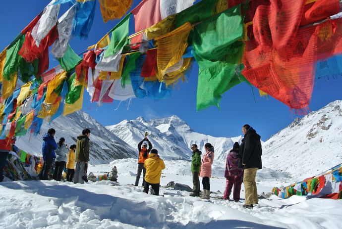 Tibet Photo - Travelers on the Mount Everest