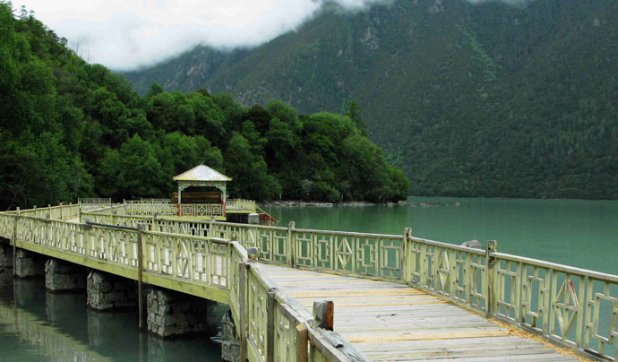 Tibet Photo - Nyingchi Basum-Tso Lake